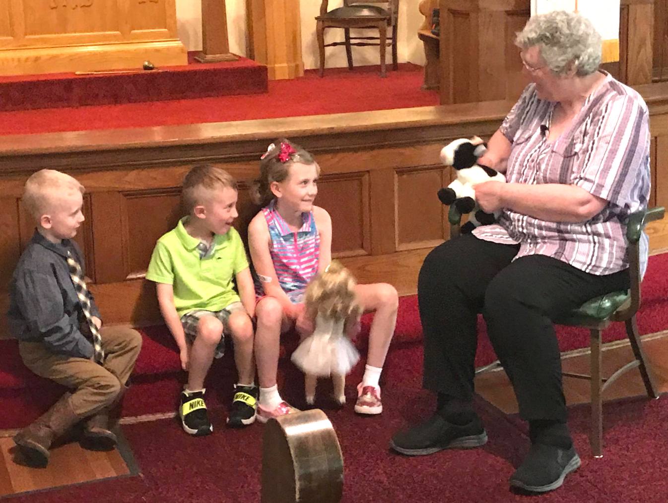 Moochacha and Miss Linda meet the kids on Ascension Sunday at HUMC